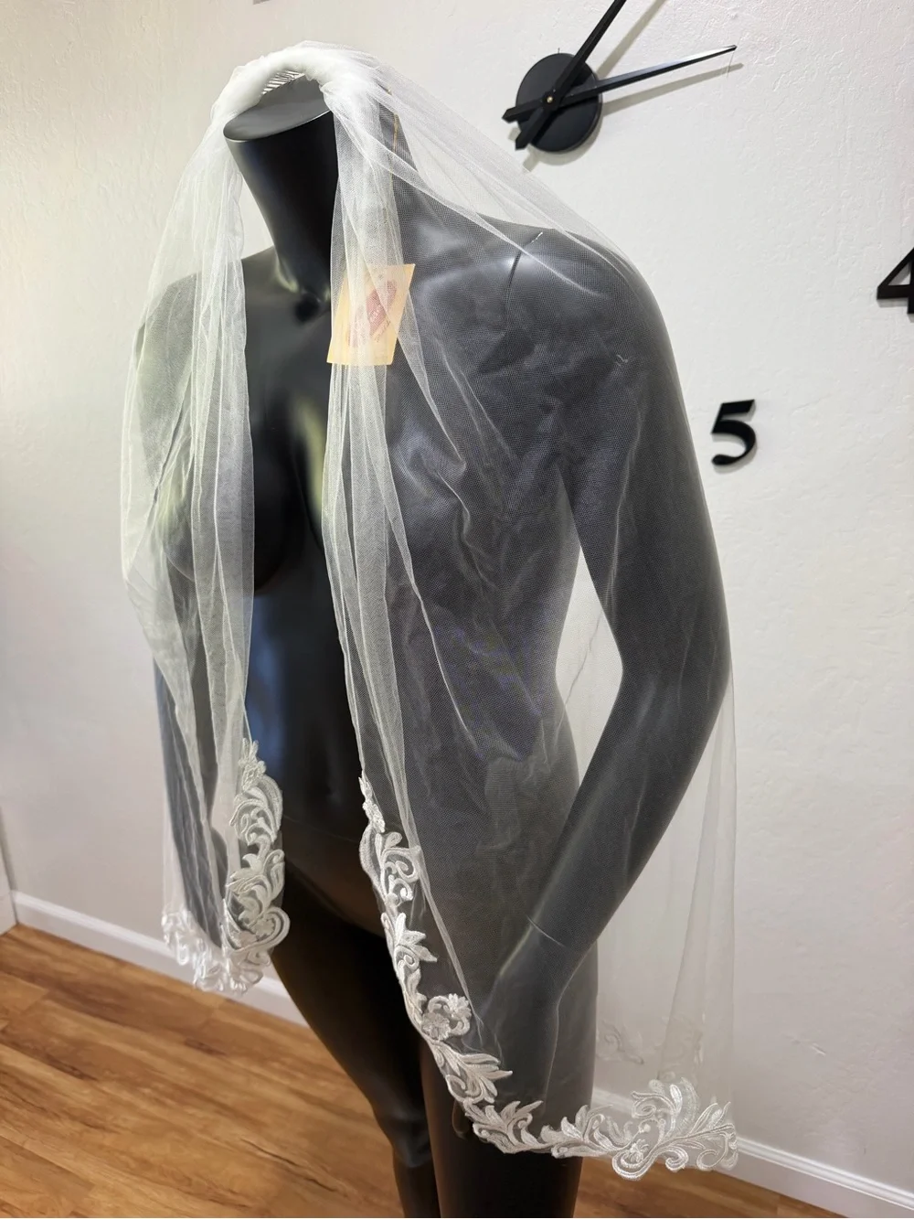 Giselle Bridal Wedding Veil Ivory Embroidered Lace Edge Comb Style SP459 NWT